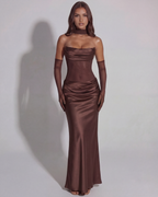 Vestido largo satinado con escote drapeado