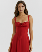 Vestido midi con corsé y abertura