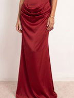 Vestido satinado drapeado escote corazón