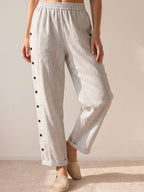 Pantalón recto de rayas con botones laterales