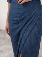 Vestido camisero plisado con abertura