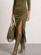 Vestido cuello alto drapeado con flecos