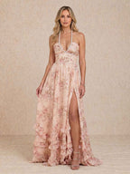Vestido largo con escote halter y abertura