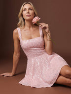 Vestido corto con brillo de corte evasé