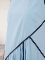 Vestido largo fluido con detalle estructurado