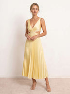 Vestido midi plisado con escote en V