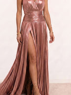 Vestido largo plisado con escote halter