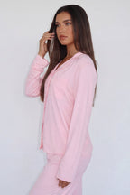Conjunto de pijama rosa suave
