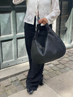 Bolso hobo trenzado elegante