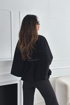 Capa elegante con cinturón