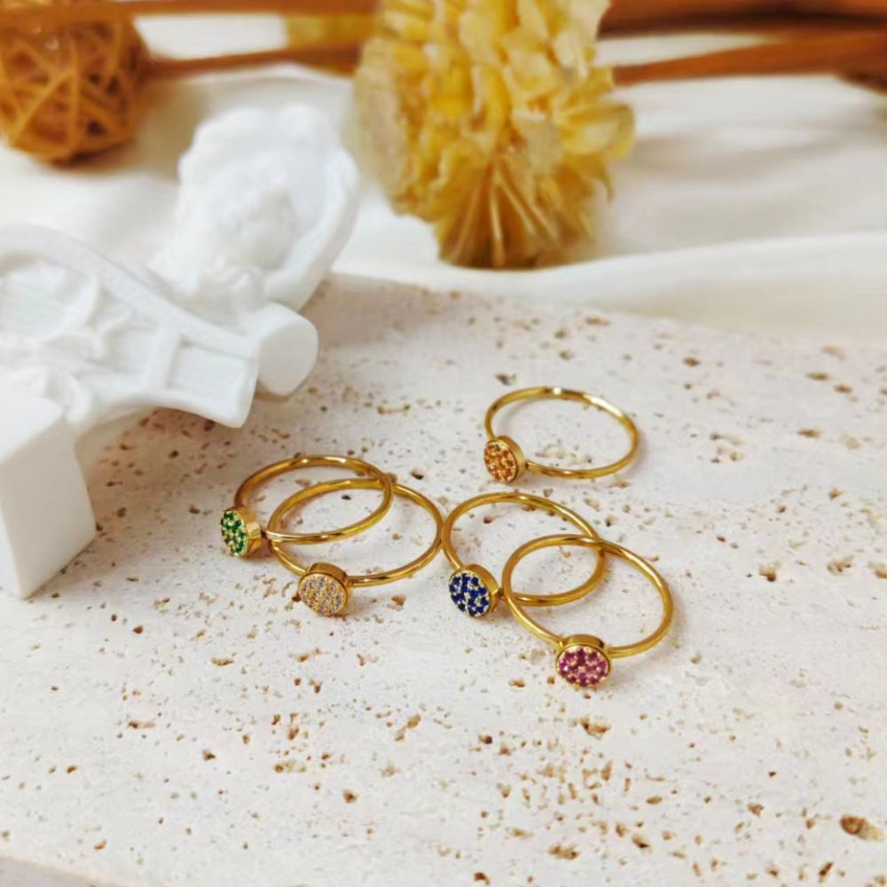 Anello classico con pietra del mese di nascita